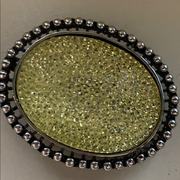 Vintage Acrylic Yellow/silver pendant necklace with matching pierced earrings - Picture 7 of 12